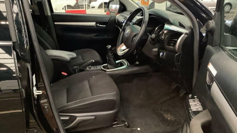 2022 Toyota Hilux Invincible D/Cab Pick Up 2.4 D-4D PICK UP DIESEL Manual