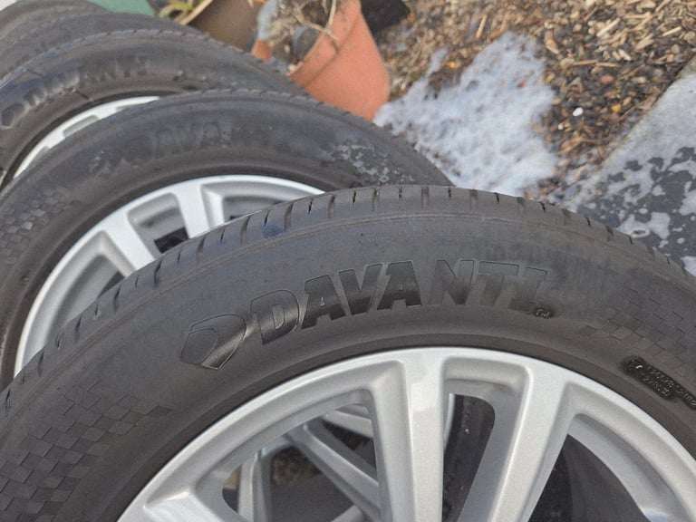 Ford kuga alloys and tyres 17in for sale 