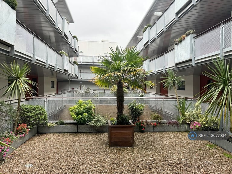 2 bedroom flat in Park View, Cardiff, CF10 (2 bed) (#2677934)