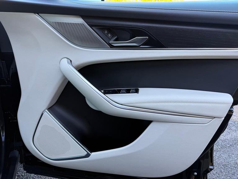 2022 Jaguar F-Pace 2.0 P250i R-Dynamic Black SUV 5dr Petrol Auto AWD Euro 6 (s/s) (250 ps) ESTATE...