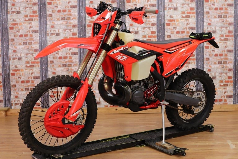 2022 MODEL BETA RR 2T 300 (21 PLATE) - ONLY 3,835 MILES (78 HOURS) - 1 OWNER