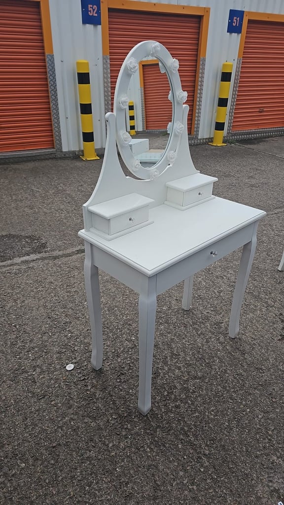 Dressing table 