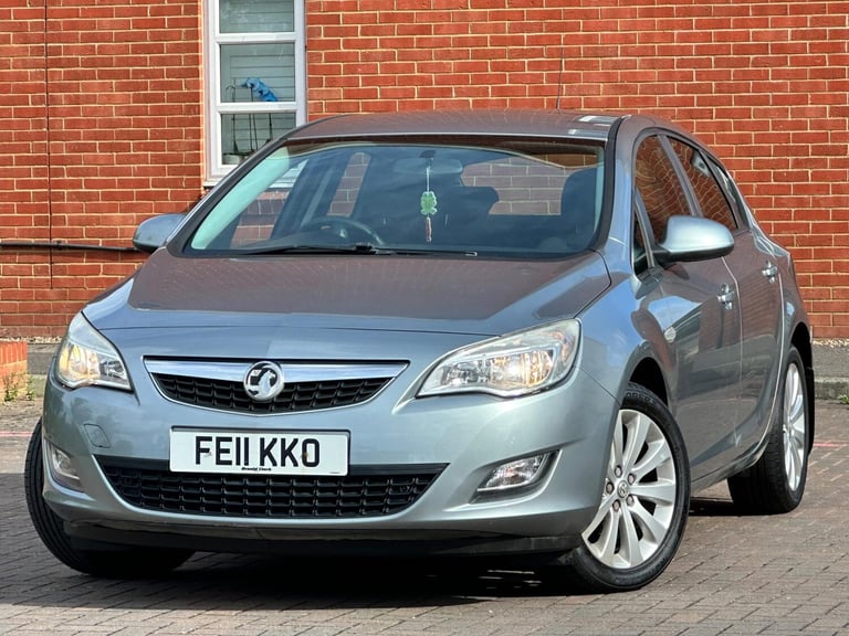 2011 Vauxhall Astra 1.4 16v Exclusiv Euro 5 5dr HATCHBACK Petrol Manual