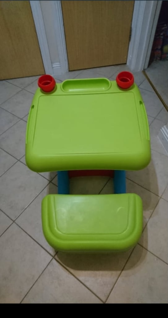 Children desk 