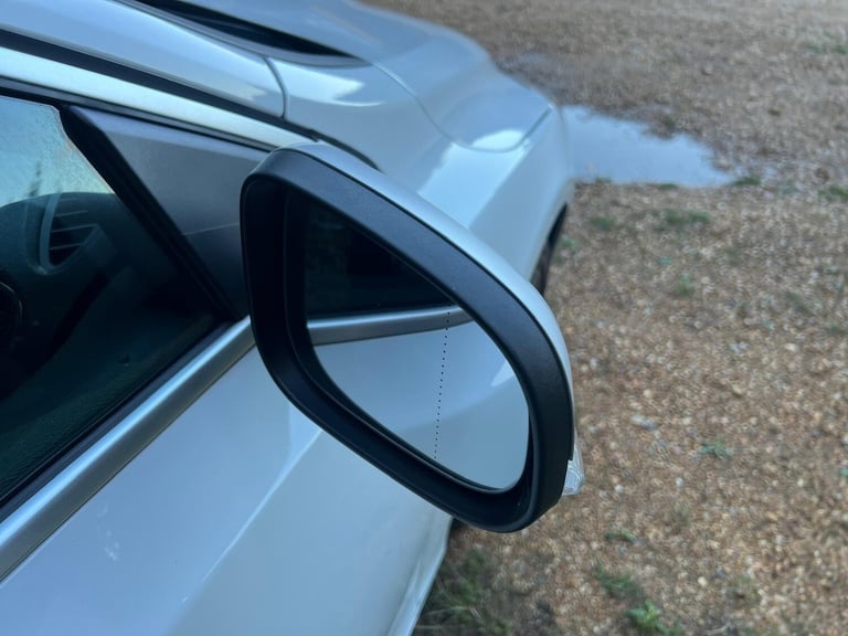 2018 Volvo V40 2.0 T2 R-Design Euro 6 (s/s) 5dr HATCHBACK Petrol Manual