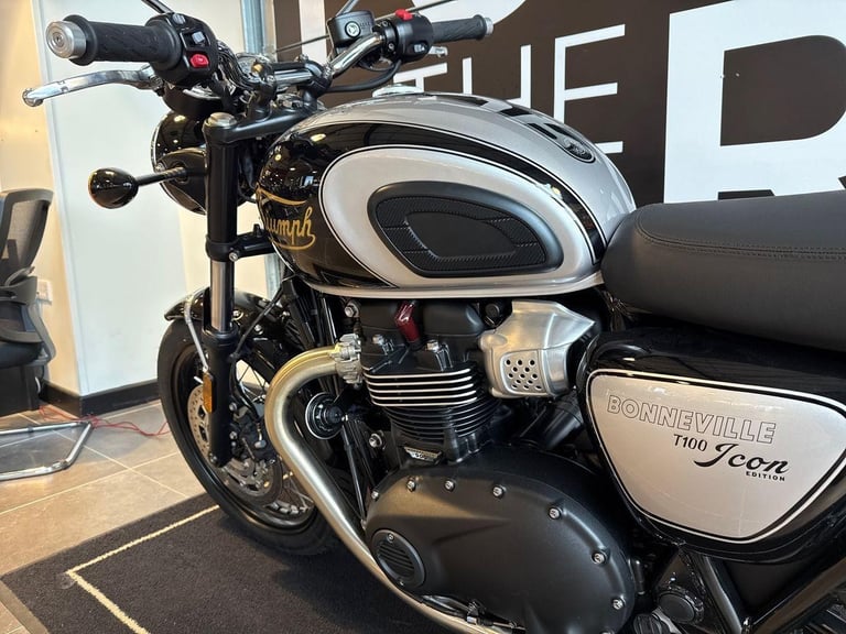 2025 Triumph Bonneville T100 ICON EDITION Petrol black 5 Speed