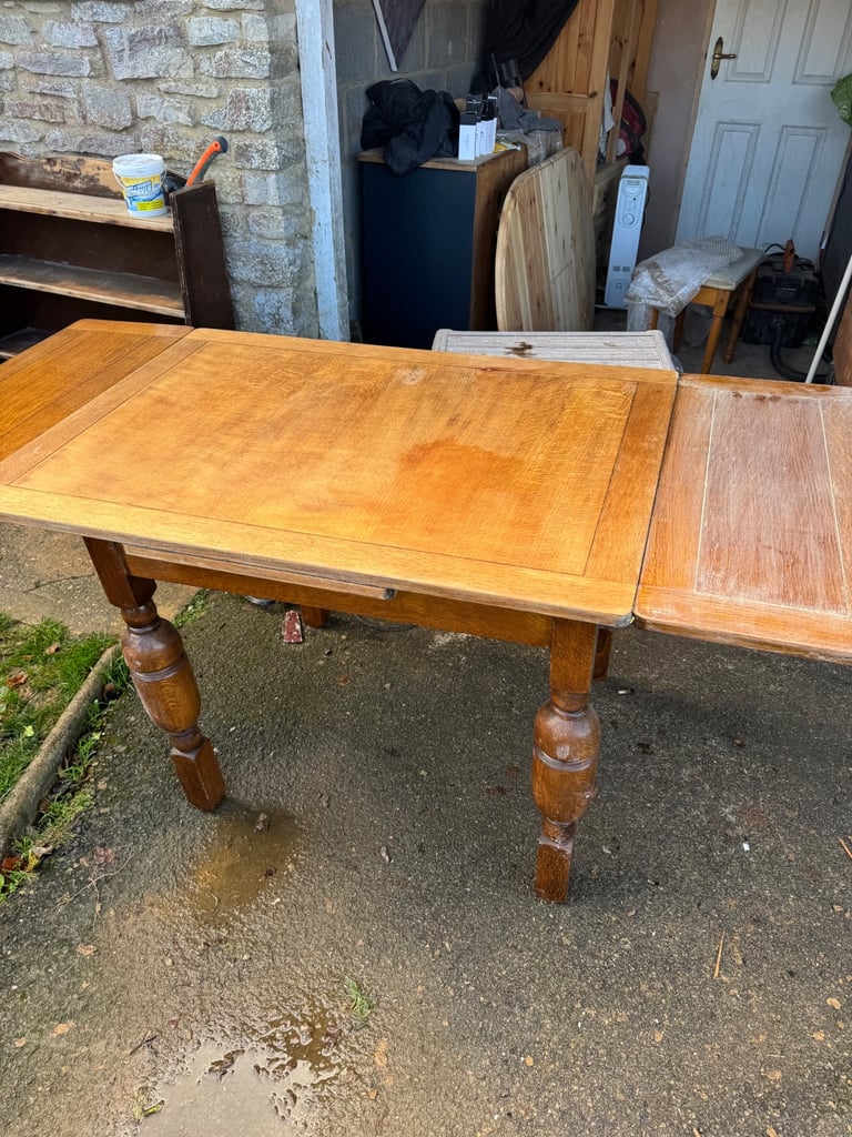 Oak table extendable 