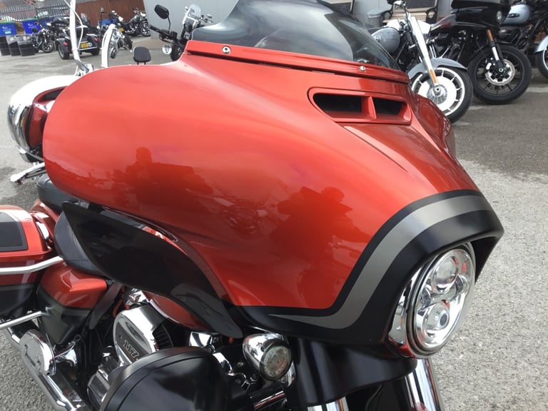 2018 Harley-Davidson CVO STREET GLIDE FLHXSE Two-Tone (15MY) Custom Cruiser PETROL Manual