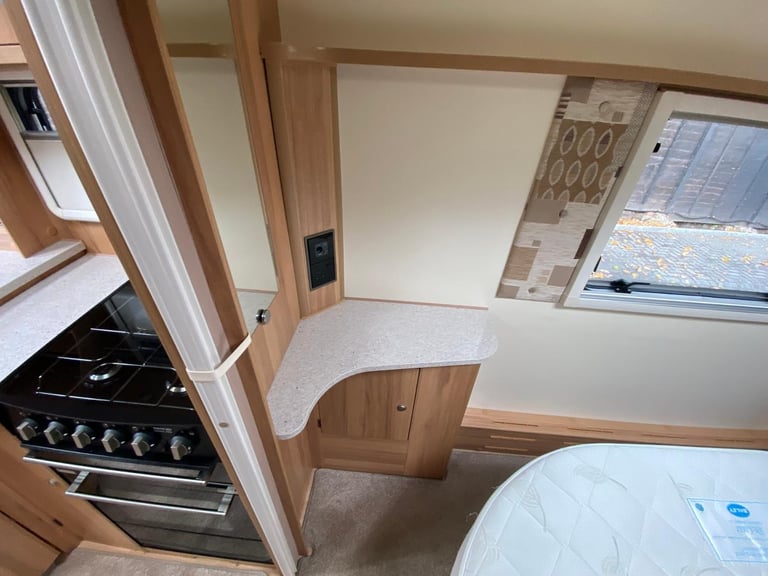 BAILEY UNICORN VIGO - 2014 - ISLAND BED - 4 BERTH - MOVER - PRISTINE 