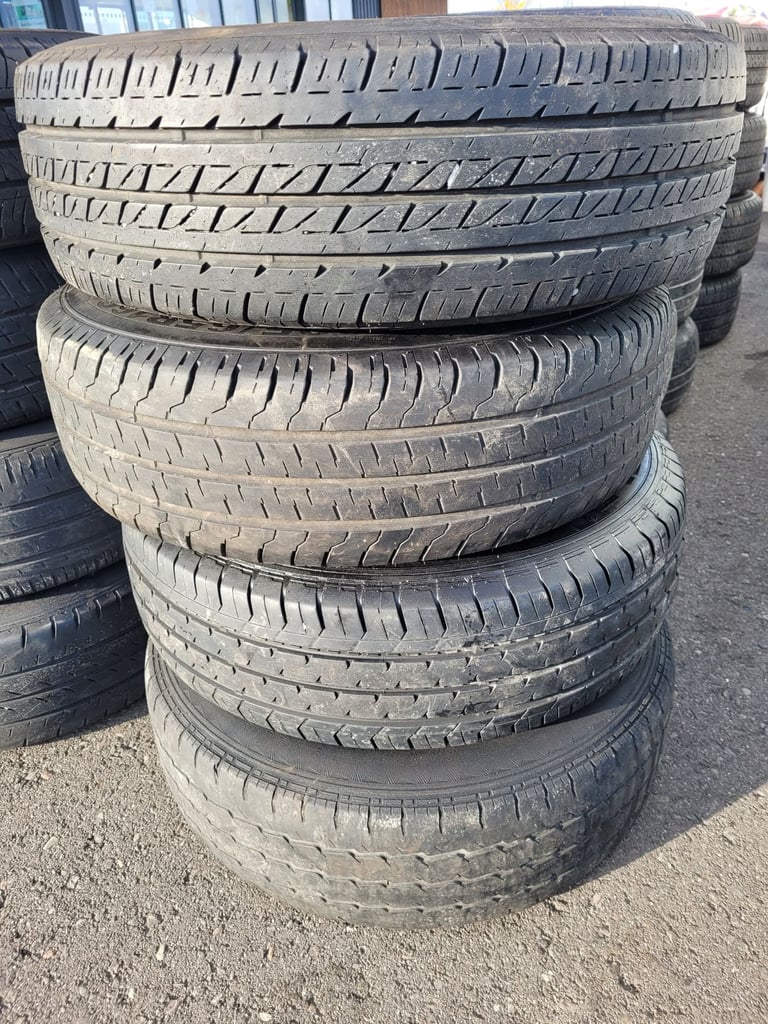 4x Vauxhall vivaro or Renault Traffic or Nissan primstar wheels and tyres size 205 65 16c 