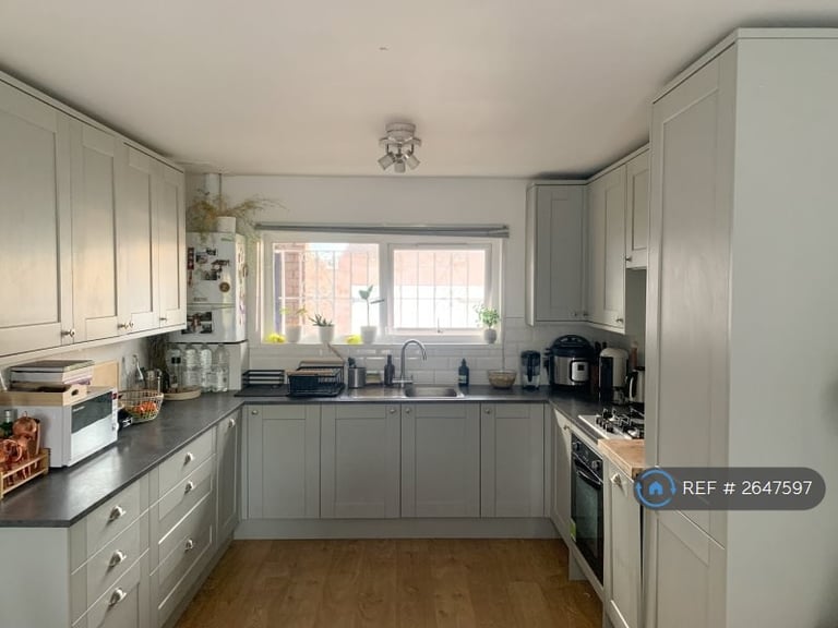 image for 1 bedroom flat in Greyhound Road, London, W6 (1 bed) (#2647597)