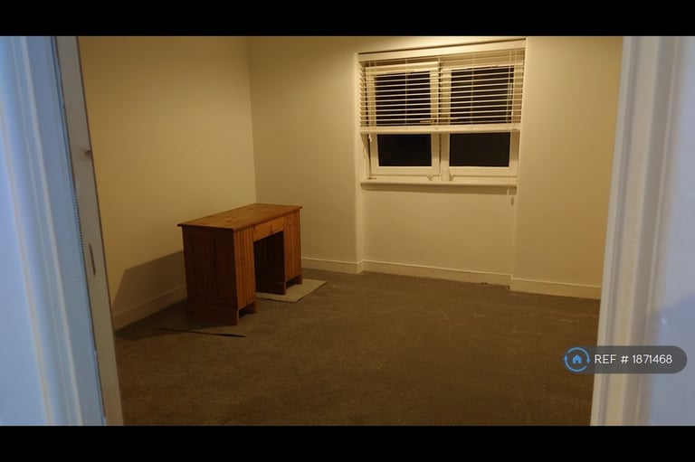 2 bedroom flat in Parkneuk Road, Glasgow, G43 (2 bed) (#1871468)