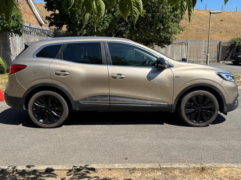 2017 Renault Kadjar 1.2 TCe Signature Nav Euro 6 (s/s) 5dr HATCHBACK Petrol Manual