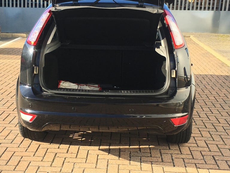2010 Ford Focus 1.6 Titanium 5dr HATCHBACK Petrol Automatic