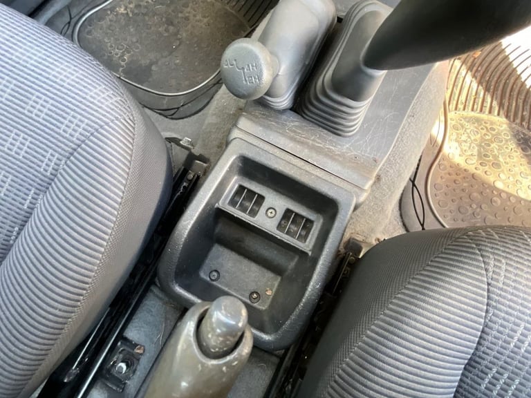 2004 Mitsubishi L200 2.5 TD 4Work Pickup 2dr Diesel Manual 4WD (113 bhp) PICKUP Diesel Manual