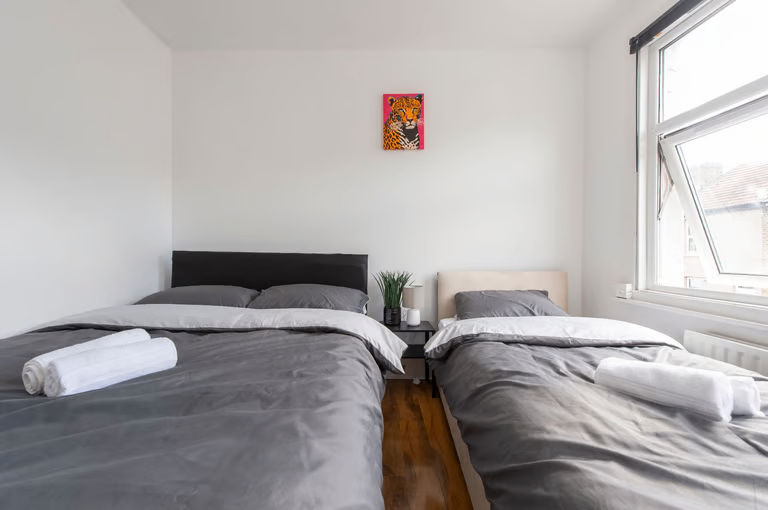 🏡 Spacious 4-Bed House for Rent – CR7 7EP