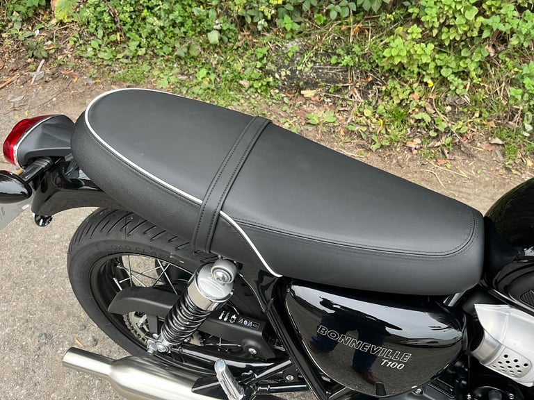 TRIUMPH BONNEVILLE T100, 2025(75), 6 DELIVERY MILES, STUNNING MOTORCYCLE, £8995