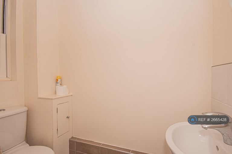 6 bedroom house in Gordon Street, Leamington Spa, CV31 (6 bed) (#2665428)