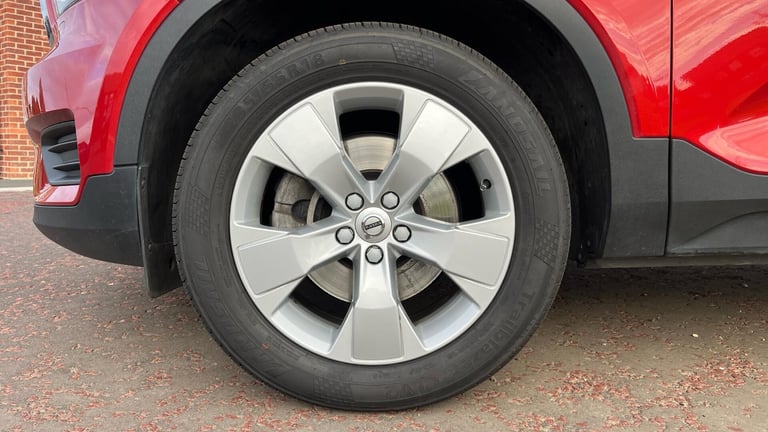 2020 Volvo XC40 Momentum B4 AWD mild hybrid ESTATE Petrol/Electric Hybrid Automatic