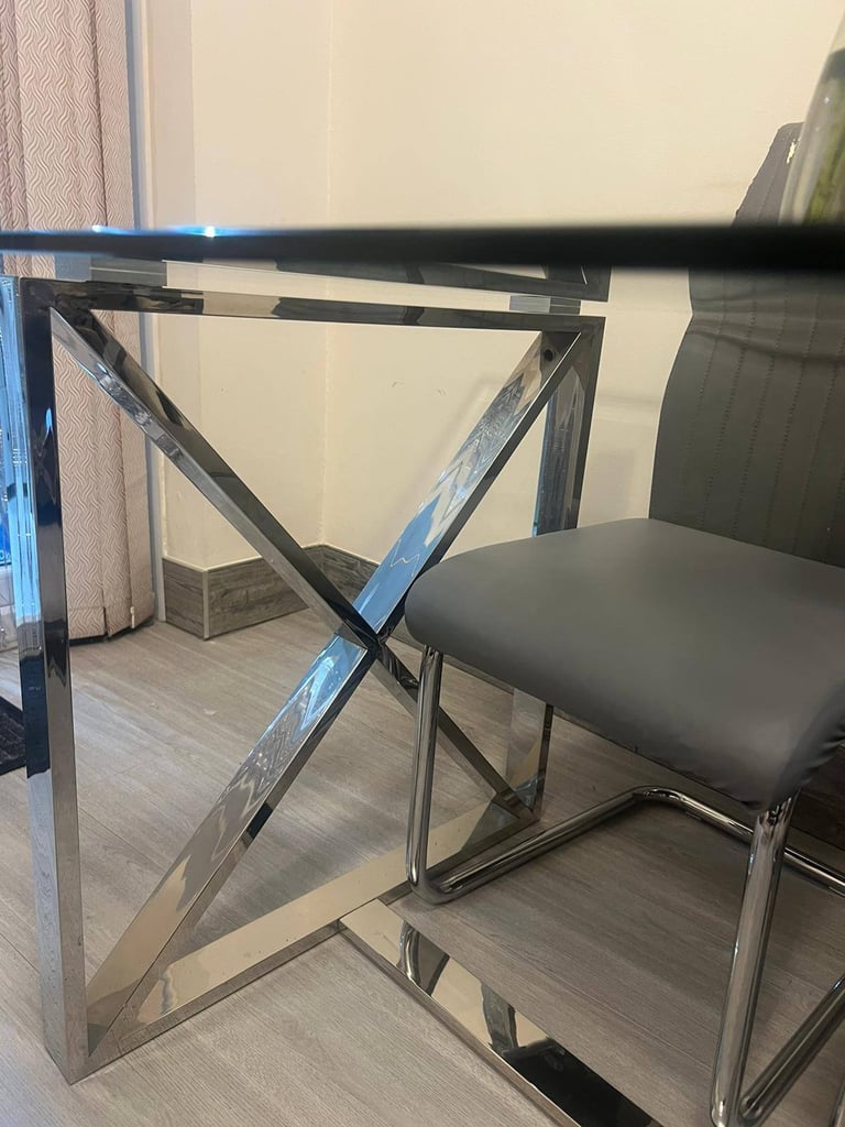 Stylish designer table set (can deliver)