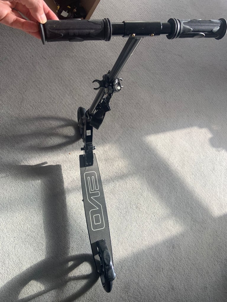 Evo 200 Adult Commuter Folding Scooter Black UNUSED