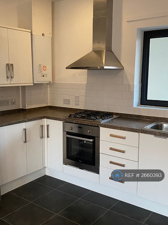 2 bedroom flat in Sidmouth Road, London, E10 (2 bed) (#2660393)