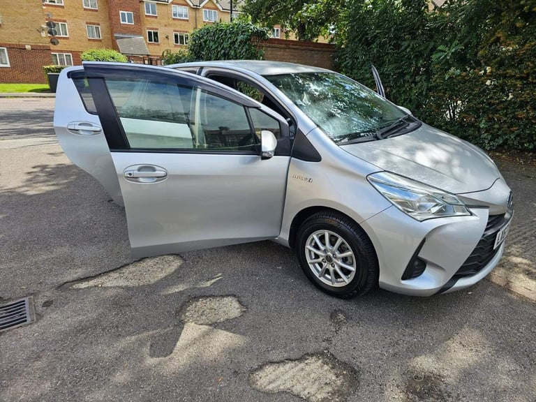 2018 Toyota Yaris 1.5 VVT-h Icon Tech E-CVT Euro 6 (s/s) 5dr Hatchback HYBRID ELECTRIC Automatic