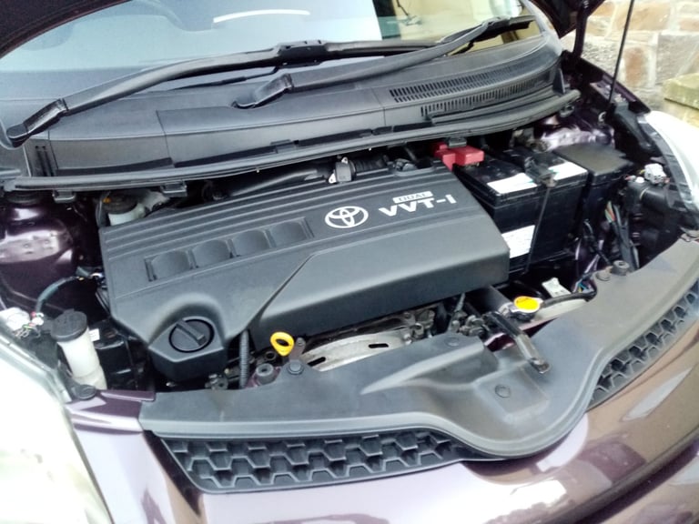 Toyota, URBANCRUISER, Hatchback, 2009, Manual, 1329 (cc), 5 doors