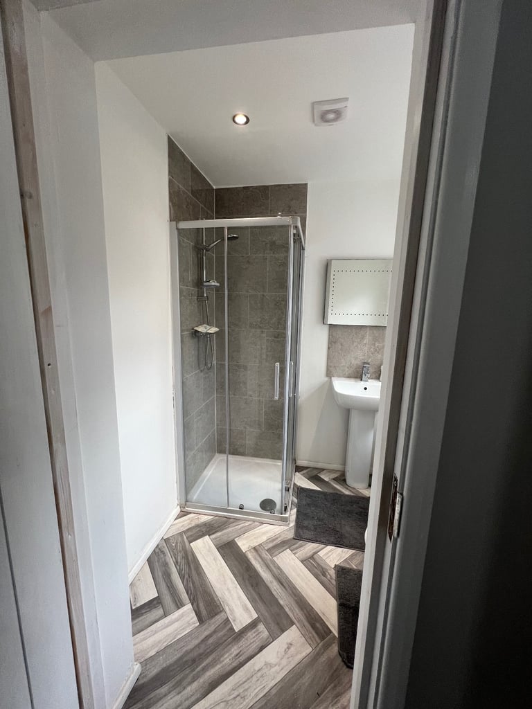 Double ensuite room available all bills including 
