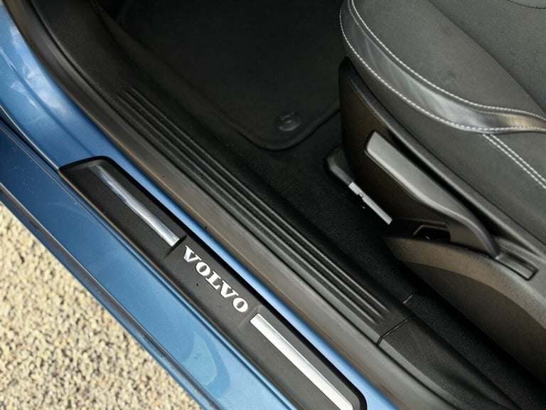 2015 Volvo V40 T2 SE 5dr HATCHBACK PETROL Manual