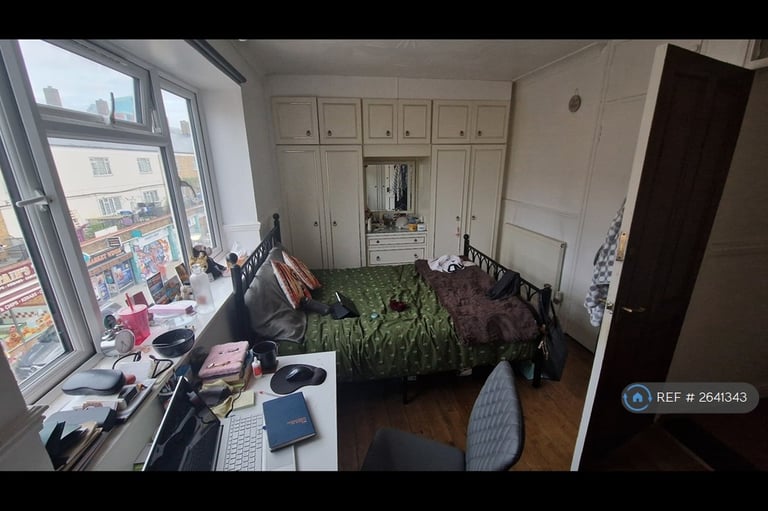 2 bedroom flat in Kerbey Street, London, E14 (2 bed) (#2641343)