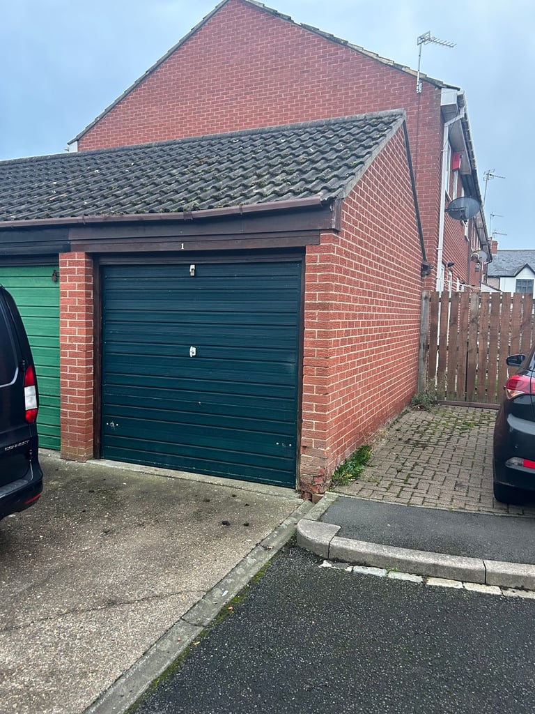 Single garage to rent - Blyth