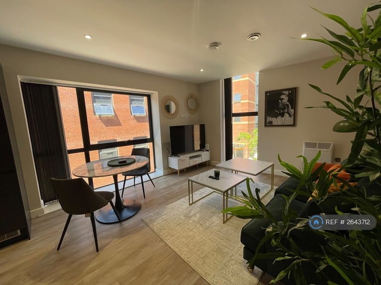1 bedroom flat in Park Cross Street, Leeds, LS1 (1 bed) (#2643712)