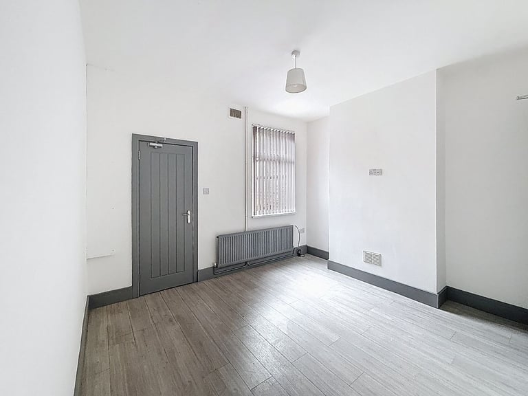 2 bedroom house in Shelton New Road, Stoke-on-Trent