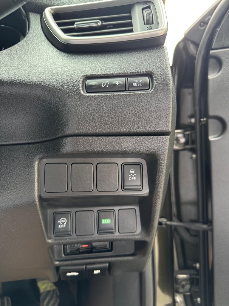 2014 Nissan X-Trail 2.0 PURE DRIVE AUTO SUV Petrol Automatic