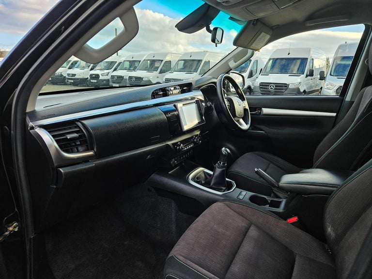 2018 TOYOTA HILUX INVINCIBLE D-4D 4WD 150BHP 2.4 D/CAB**ONLY 50K MILES**