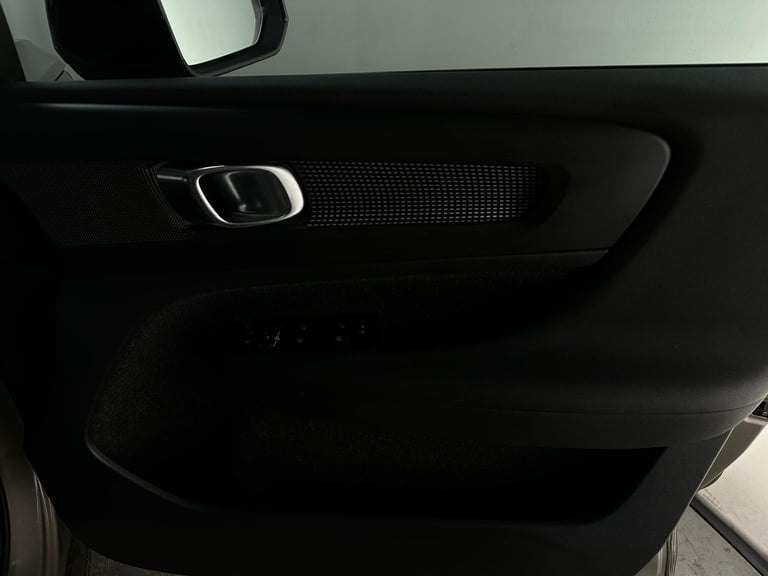  Volvo XC40 1.5h T4 Recharge 10.7kWh R-Design Auto Euro 6 (s/s) 5dr Petrol/Electric Hybrid Automatic