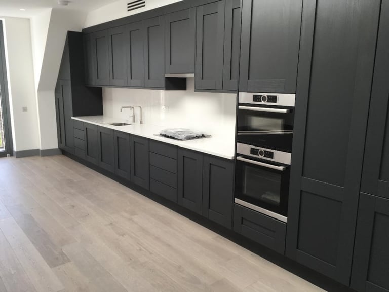 Exclusive Gated Lux 3 Bed 2 Bath Open Plan Balcony Flat Car Park Share Garden NearRailTubeBusShops