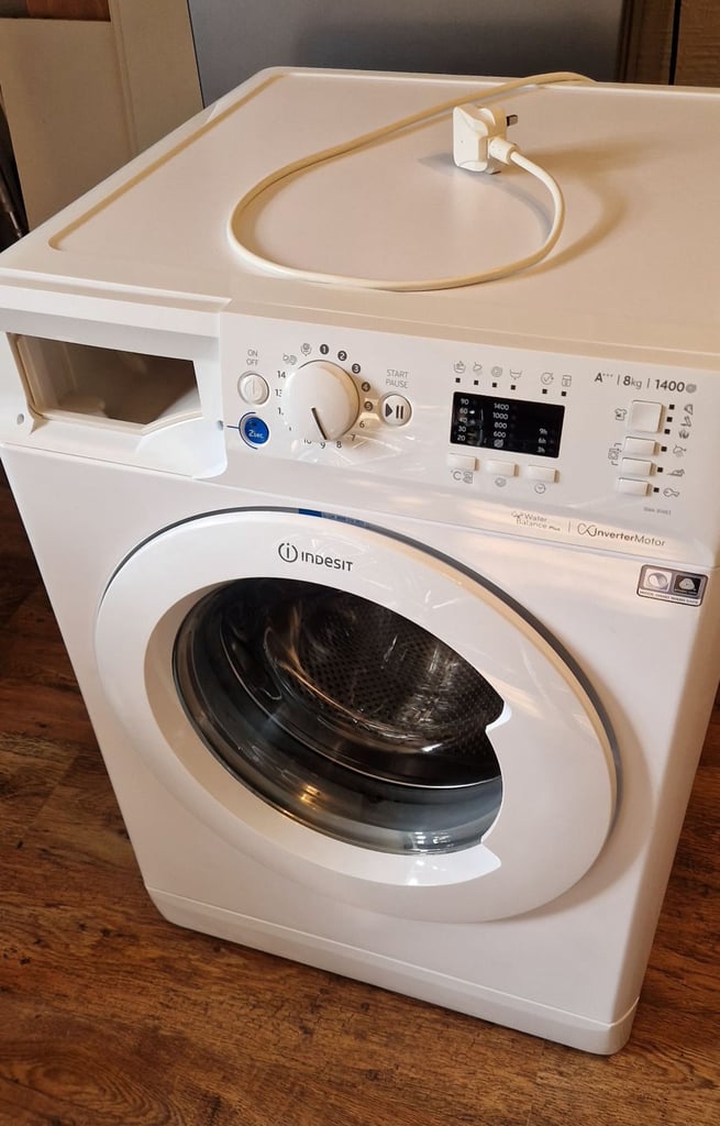 Washing machine Indesit Push&Go 8kg 1400rpm, like NEW