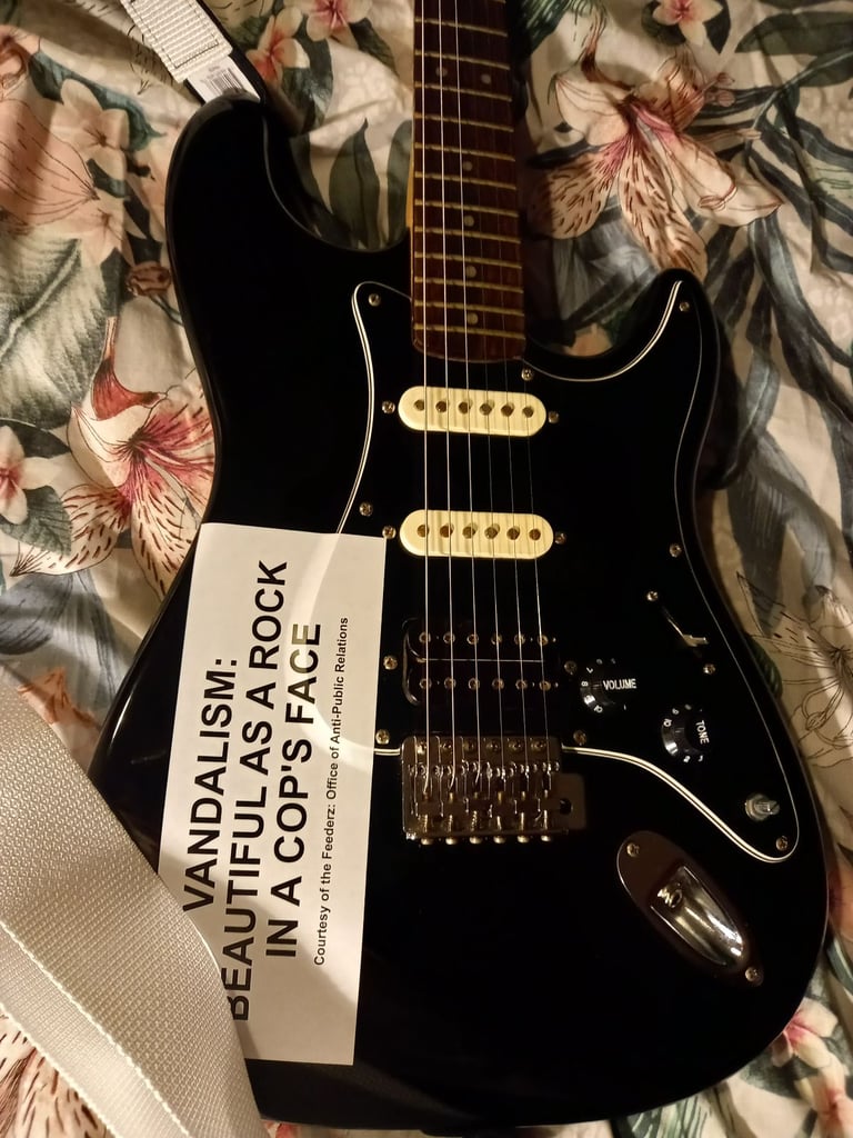 Nirvana Kurt Cobain 'vandalism' stratocaster Reading Festival 1991 replica electric guitar. 