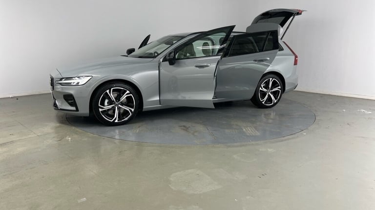 2025 Volvo V60 Plus, B4 Mild hybrid, Petrol, Dark Estate Petrol Automatic