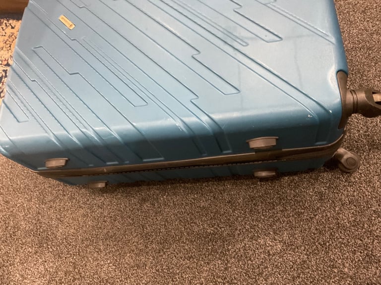 Used suitcase ATLASBAGS size 75x48x£29cm blue 4 wheels v.good condition £28