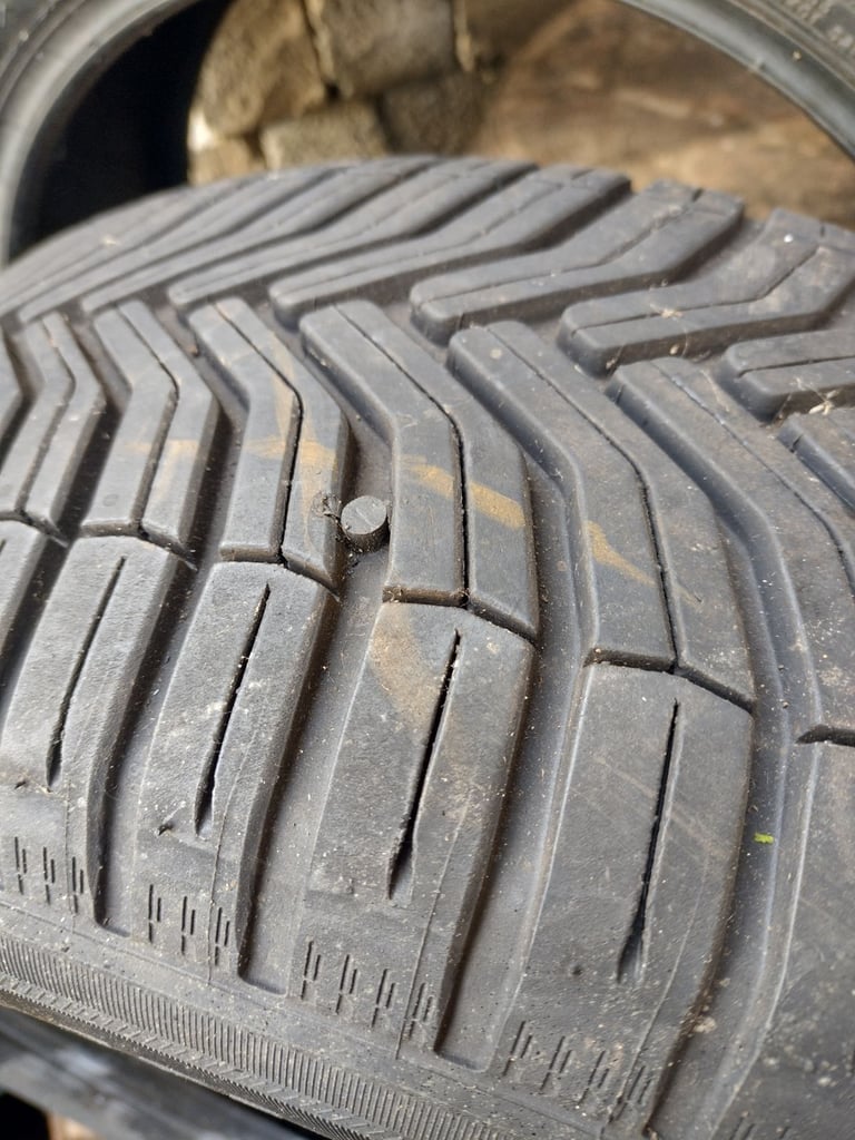 2x Michelin Cross Climate 225 50 R17, part worn.