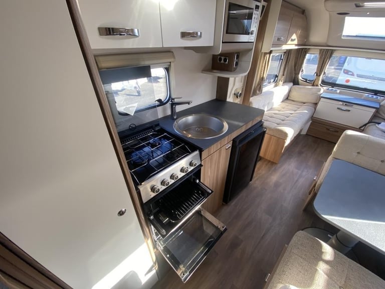 2022 SWIFT SPRITE SUPER QUATTRO FB TOURING CARAVAN