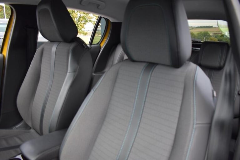 2021 Peugeot 208 1.2 PureTech Allure Hatchback 5dr Petrol EAT Euro 6 (s/s) (130 ps) HATCHBACK Pet...