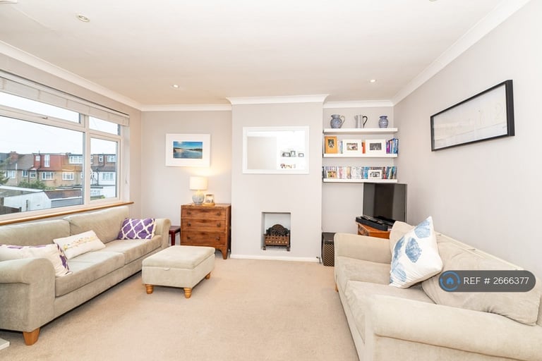 2 bedroom flat in Streatham Common, London, SW16 (2 bed) (#2666377)