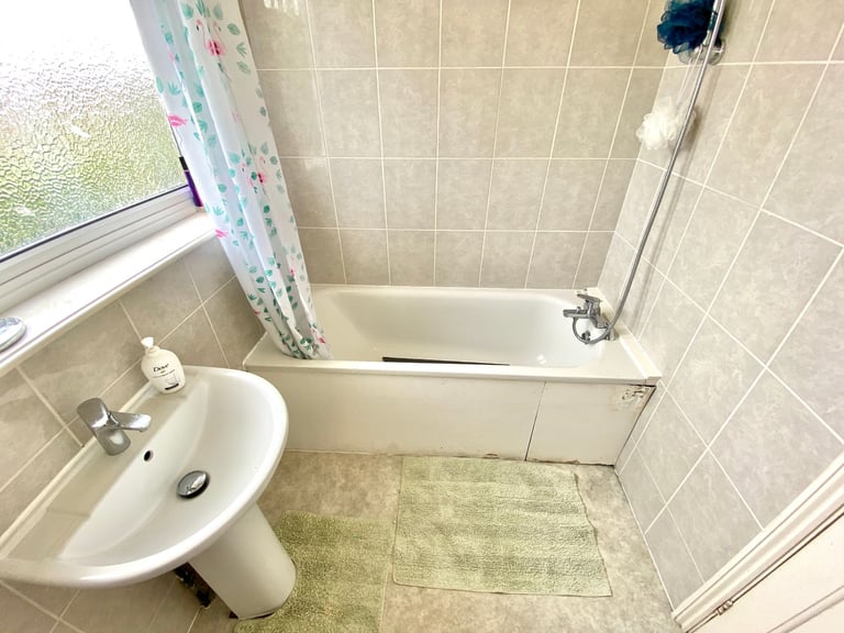 🌈Super Opportunity🌿5 Minutes Walk to Preston Road Station + Garden Access!