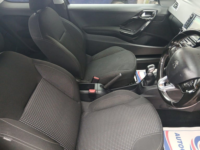 2015 Peugeot 208 1.2 PureTech 82 Allure 3dr HATCHBACK PETROL Manual