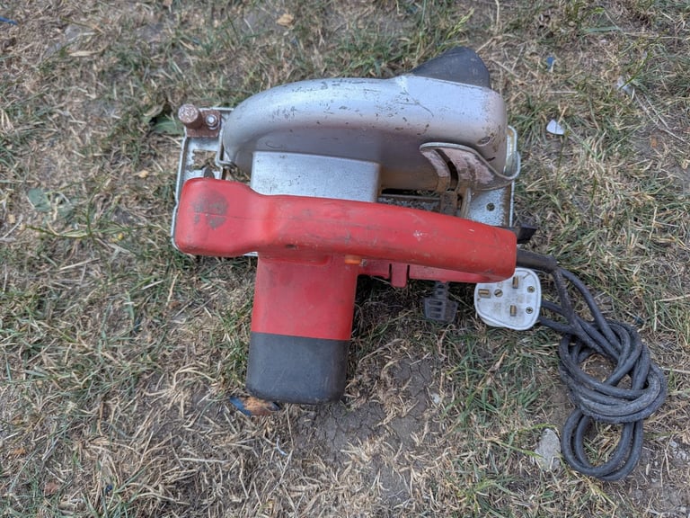 WICKES 800W ELECTRIC CIRCULAR SAW IN GOOD WORKING ORDER + CAN BE SEEN WORKING