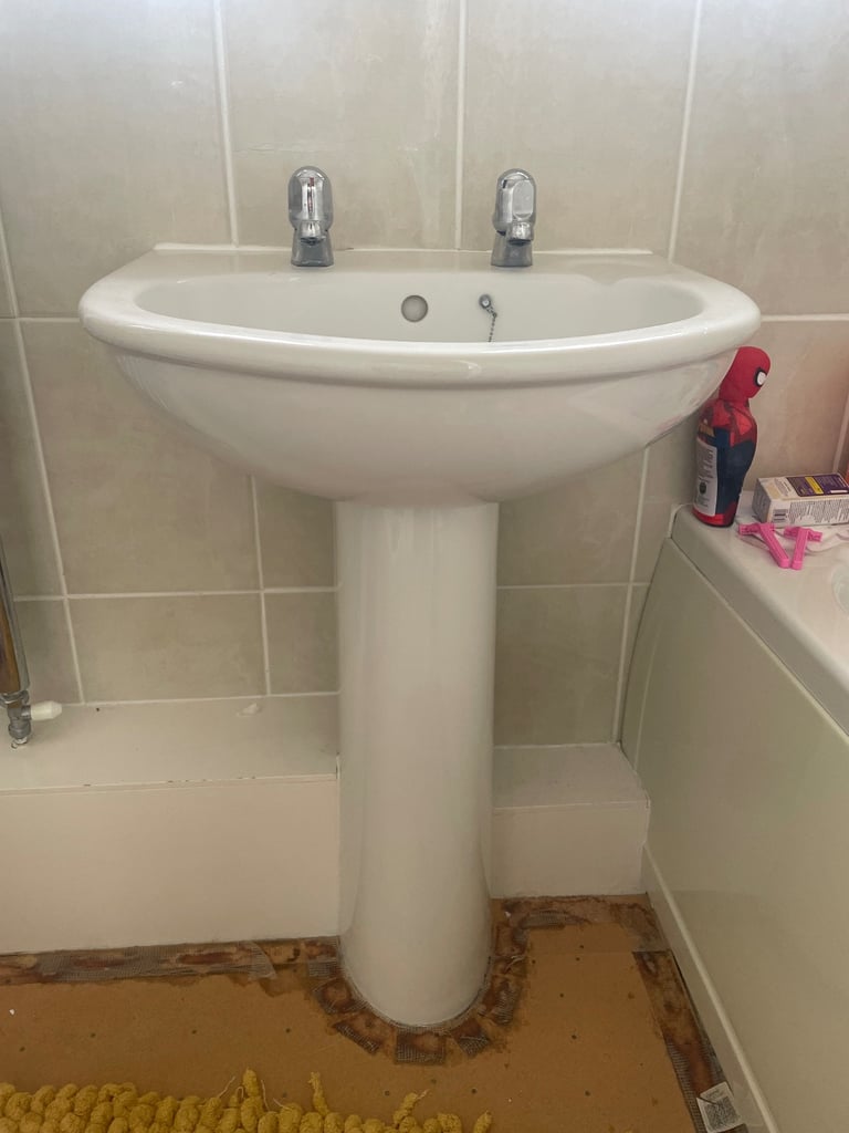 image for Pedestal basin and taps 